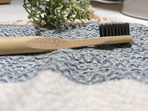 Simple Toothbrush I Modern Rounded Handle I Bamboo Charcoal Bristles